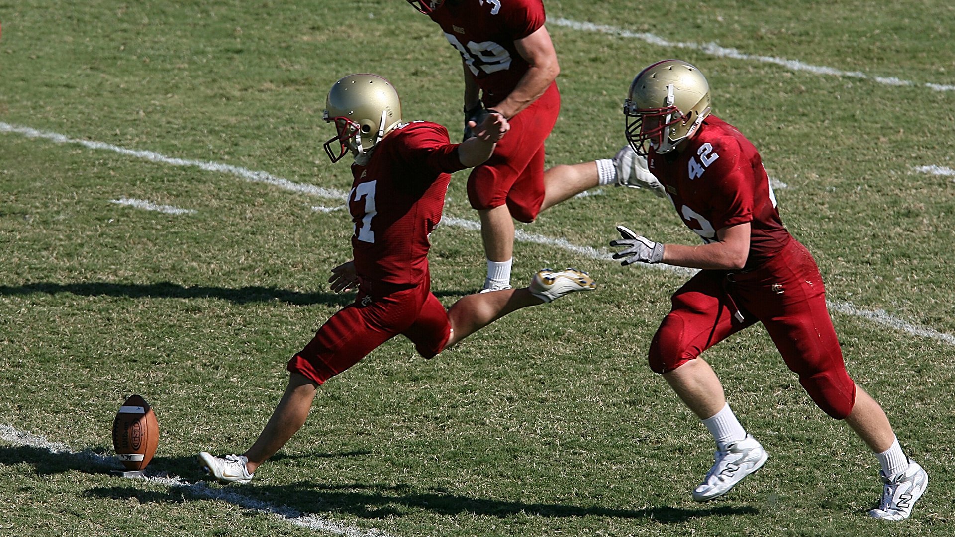 季后赛焦点：蒂伊在绝境中连续两场投中关键远距离三分！，伊蒂分队