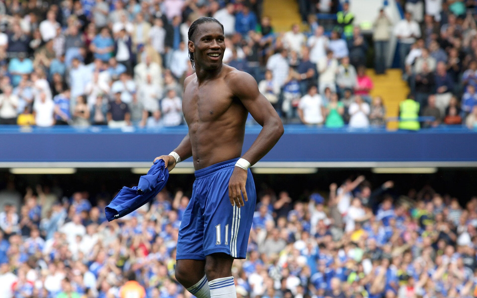 萨拉赫在对阵曼联的比赛中上演帽子戏法，萨拉赫对曼联那个进球不越位嘛